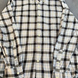 American Eagle Mens button down shirt. Size Medium.